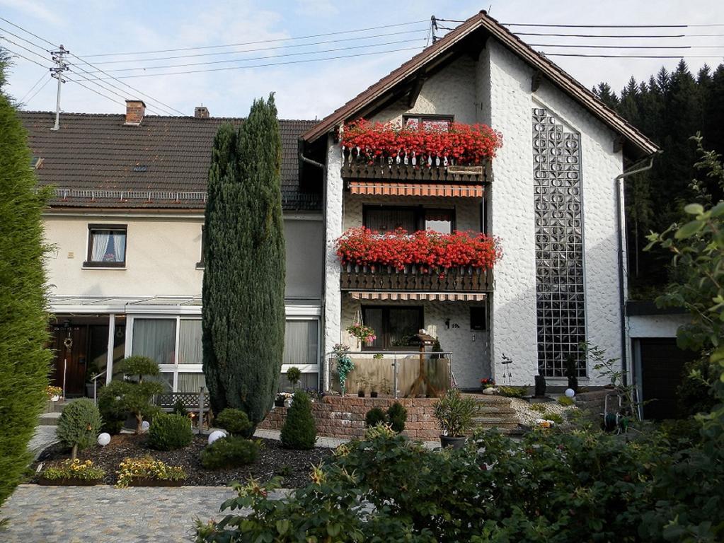 Ferienwohnungen Haus Waltraud Steinwiesen Bagian luar foto